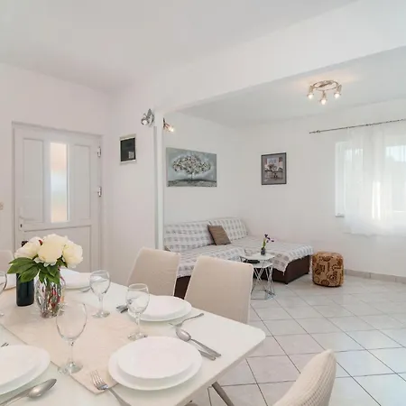 In With Kitchen