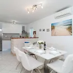 Three-bedroom In Holiday home *