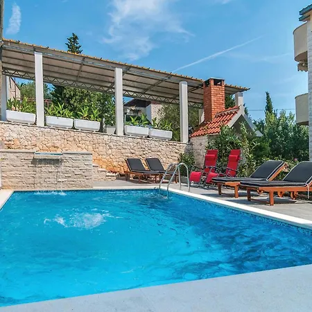 Three-bedroom In Holiday home